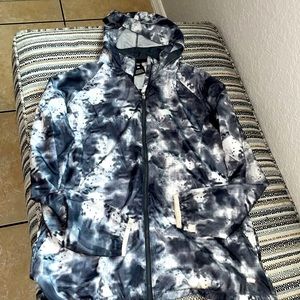 Pro player 100%polyester medium jacket. Grey and white.